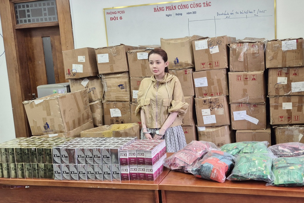 Ngân 98 từng bị phát hiện dương tính ma túy khi biểu diễn ở Tây Ninh - 2 Ngân 98 từng bị phát hiện dương tính ma túy khi biểu diễn ở Tây Ninh - 2