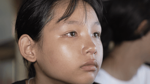 “Bố hứa đưa em đi nhà bóng nhưng chưa kịp đi thì bố mất rồi…"