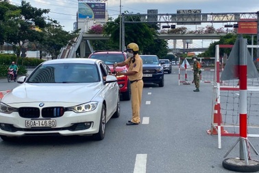 Người dân TPHCM đăng ký trực tuyến khi đưa đón con, thai phụ từ tỉnh ngoài