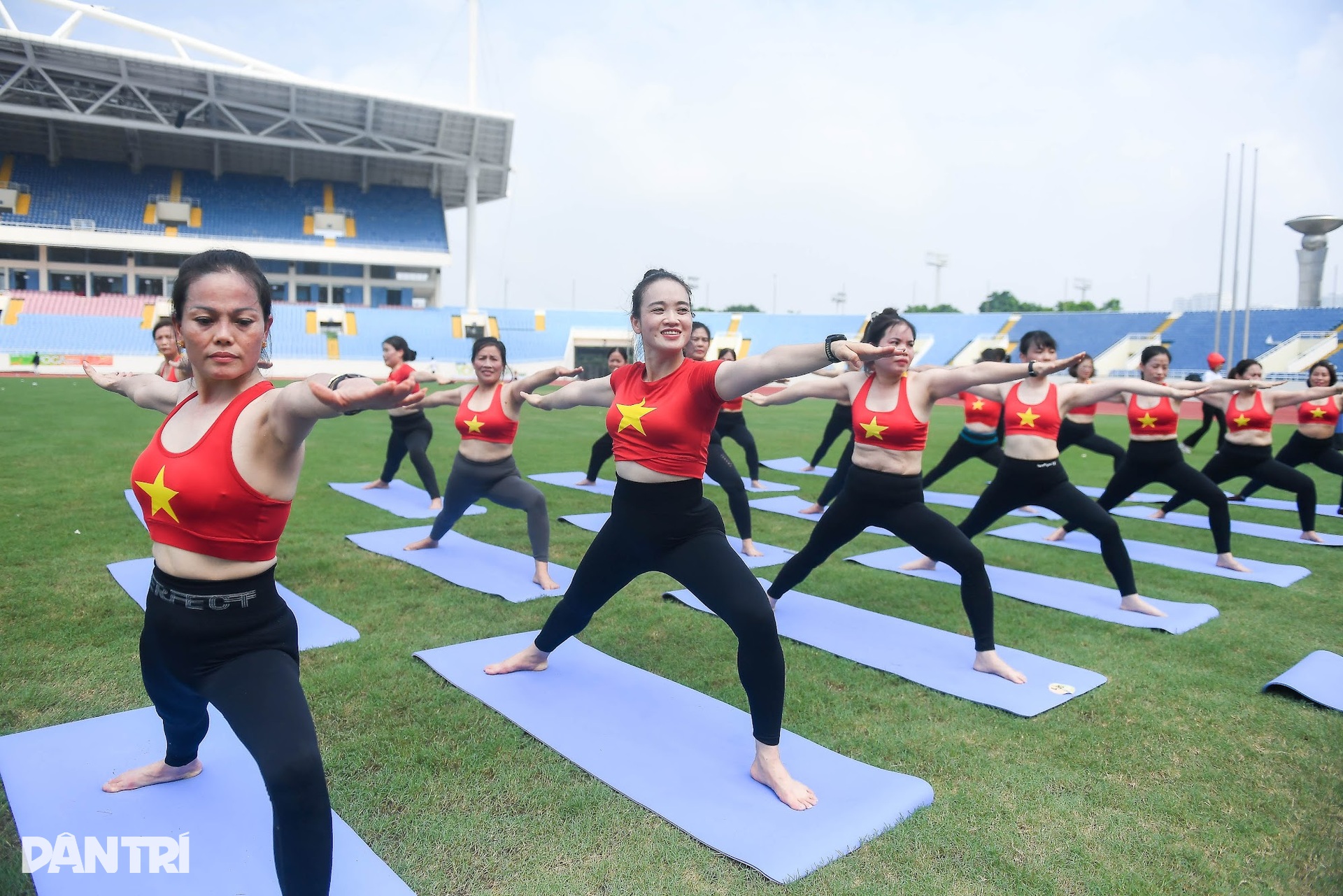 Khoảnh khắc ấn tượng sau màn đồng diễn yoga kỷ lục của 5.000 người - 4 Khoảnh khắc ấn tượng sau màn đồng diễn yoga kỷ lục của 5.000 người - 4