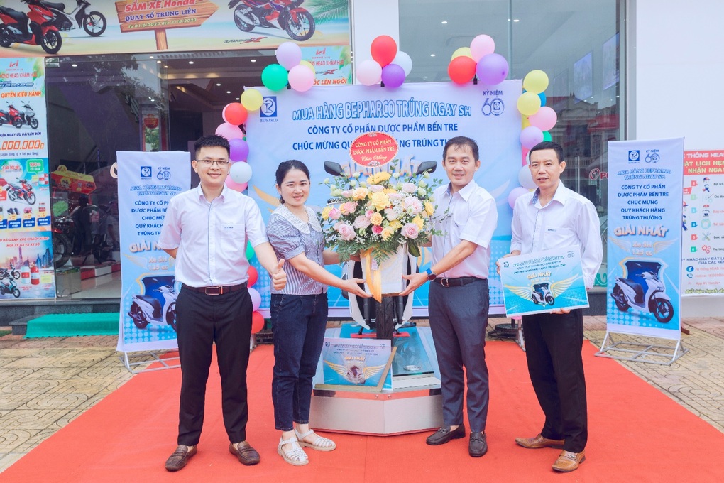 Bepharco trao thưởng giải nhất chương trình Mua hàng Bepharco - Trúng ngay SH - 1 Bepharco trao thưởng giải nhất chương trình Mua hàng Bepharco - Trúng ngay SH - 1