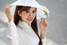 Thiếu nữ Phú Thọ đẹp như sương mai trong trang phục áo dài