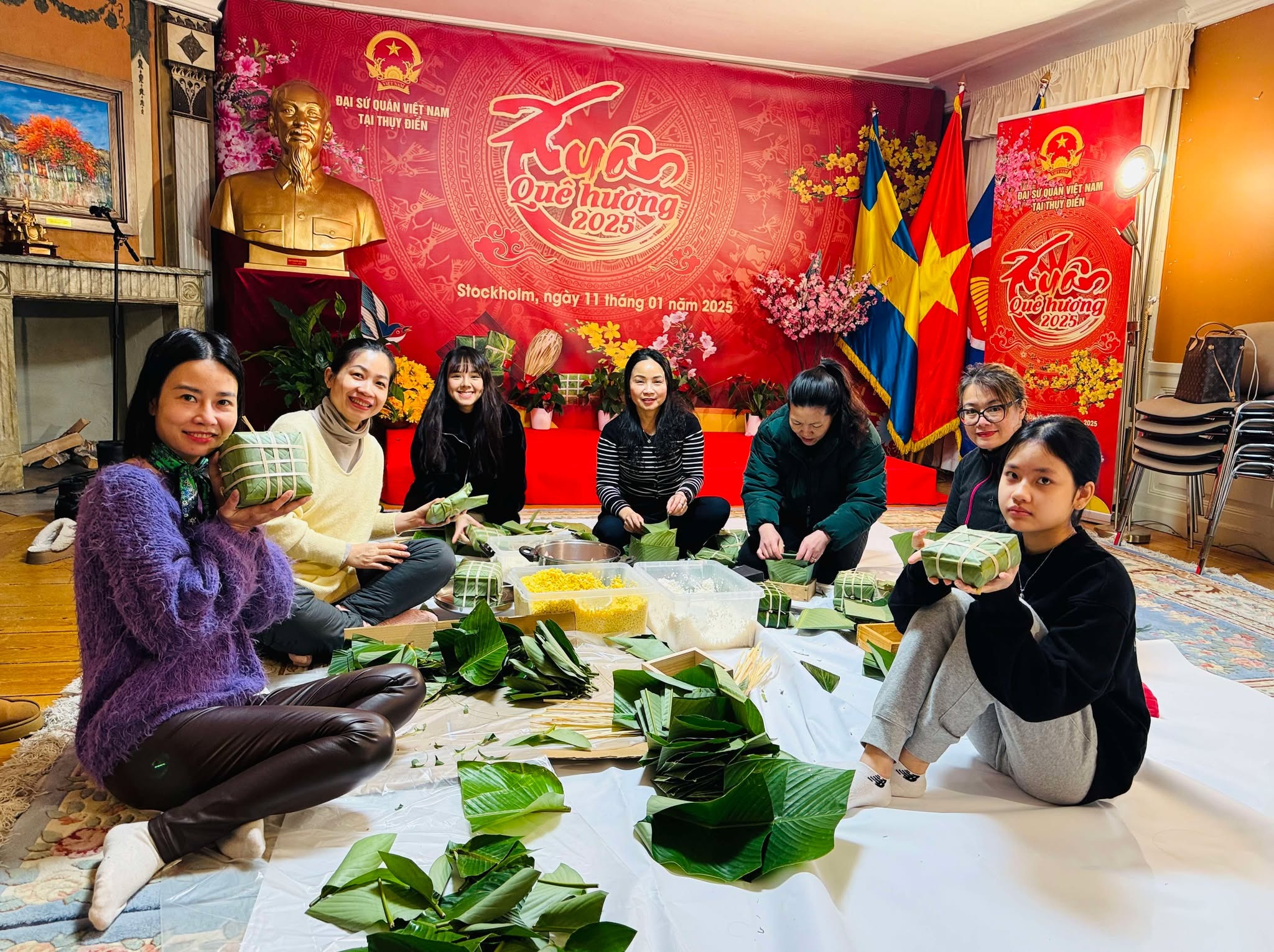 Жвава атмосфера Тет у посольствах В'єтнаму по всьому світу - 7 Không khí đón Tết rộn ràng tại đại sứ quán Việt Nam trên khắp thế giới - 7