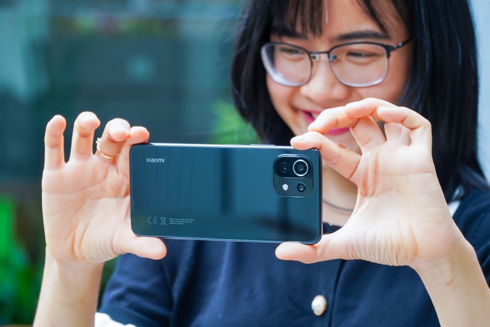 Đánh giá Xiaomi Mi 11 Lite: thiết kế mỏng nhẹ, hiệu năng đủ dùng - 2 Đánh giá Xiaomi Mi 11 Lite: thiết kế mỏng nhẹ, hiệu năng đủ dùng - 2