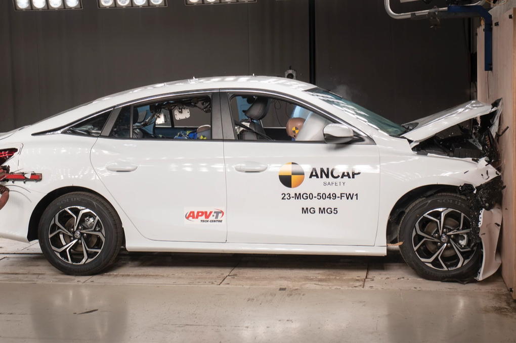 Sedan hạng C số tự động rẻ bậc nhất Việt Nam gây sốc khi bị 0 sao an toàn - 2 Sedan hạng C số tự động rẻ bậc nhất Việt Nam gây sốc khi bị 0 sao an toàn - 2