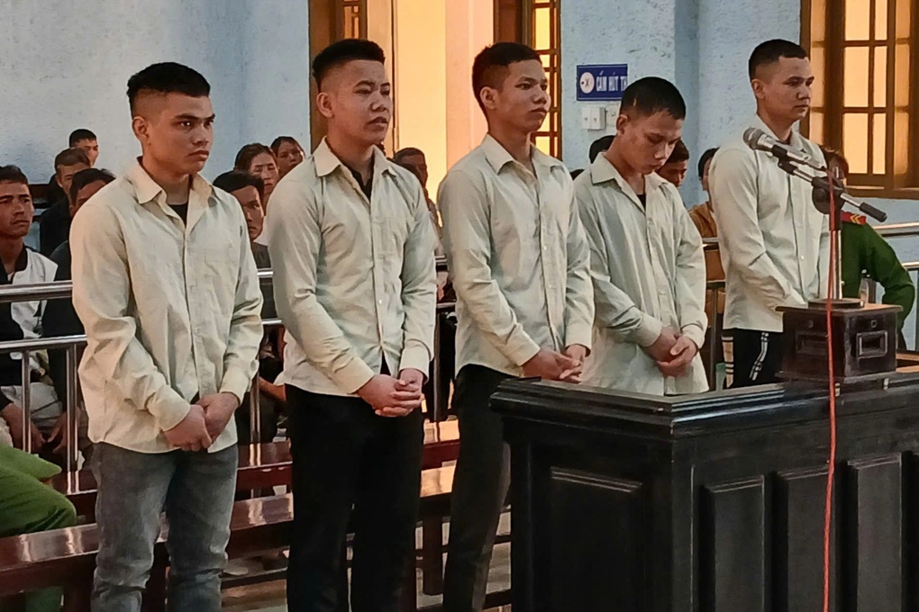 Năm thanh niên lĩnh án tù vì đánh cha của bạn tử vong - 1 Năm thanh niên lĩnh án tù vì đánh cha của bạn tử vong - 1