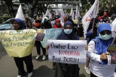 Hàng chục nghìn người Indonesia biểu tình chống dự thảo luật việc làm