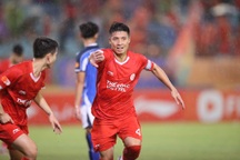 Bùi Tiến Dũng ghi bàn giúp Thể Công Viettel đánh bại CLB TPHCM