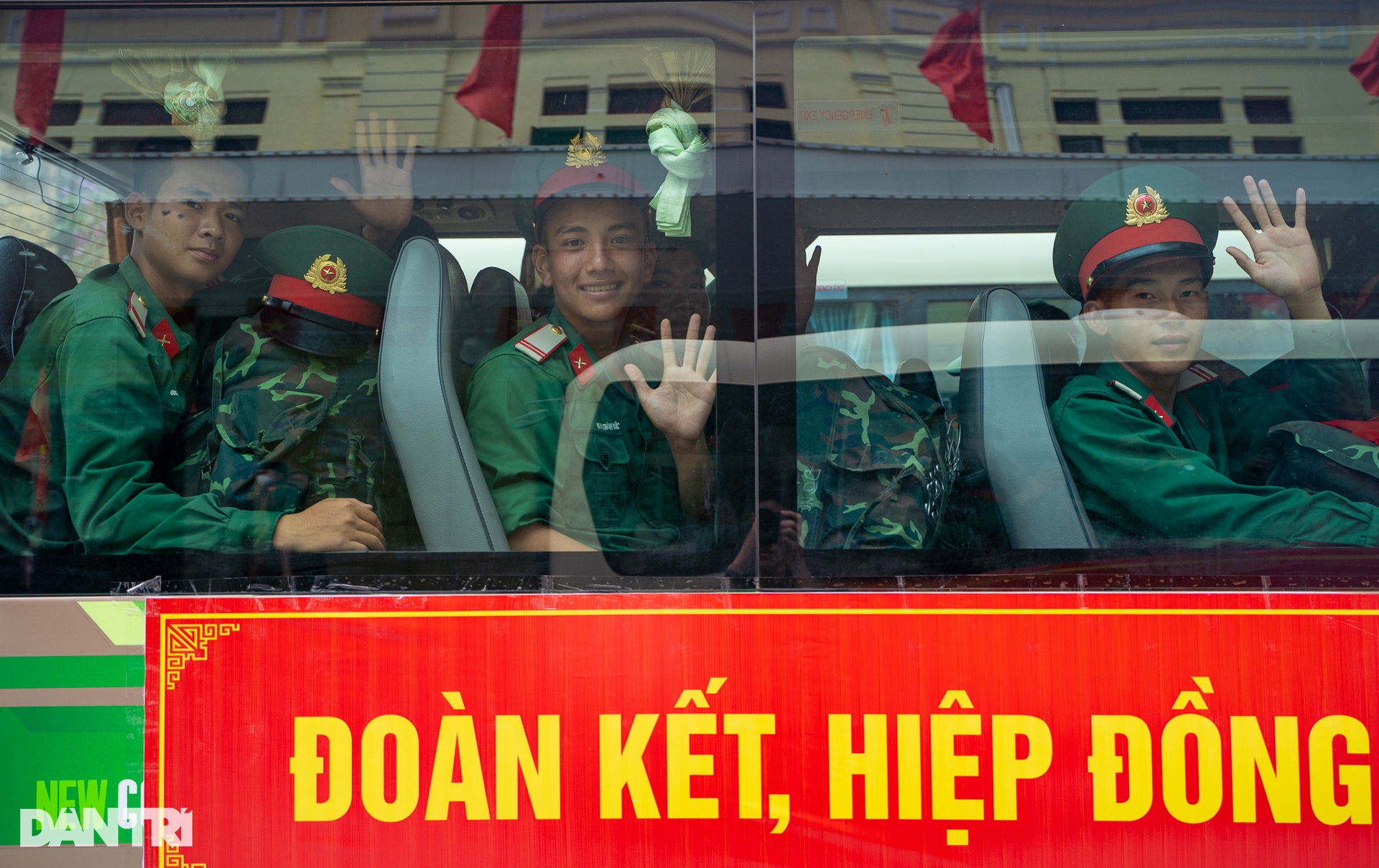 Các khối diễu binh miền Nam rạng rỡ khi tàu tới Ga Hà Nội - 14 Các khối diễu binh miền Nam rạng rỡ khi tàu tới Ga Hà Nội - 14