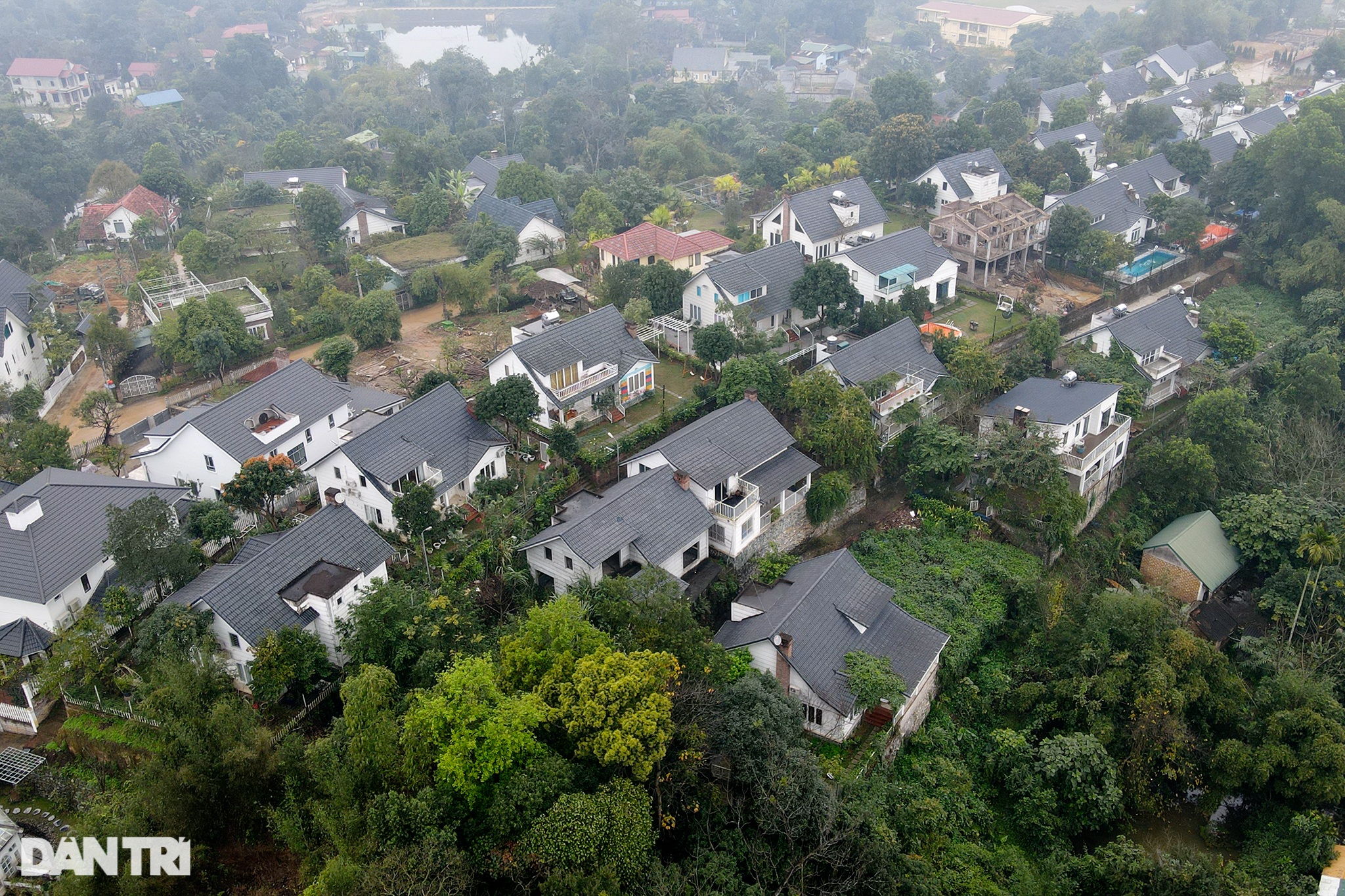 Cận cảnh những dự án ma có biệt thự nghỉ dưỡng sang chảnh ở Hòa Bình - 5 Cận cảnh những dự án ma có biệt thự nghỉ dưỡng sang chảnh ở Hòa Bình - 5
