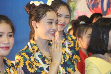 Hà Tĩnh: Đầm ấm Tết cổ truyền của Lào tại giảng đường Đại học