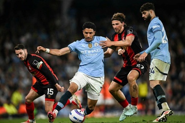 Man City tăng tốc trong cuộc đua giành vé dự Champions League