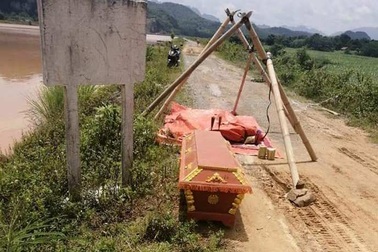 Phát hiện xác chết gần nhà máy thủy điện, nghi trôi về từ vùng lũ