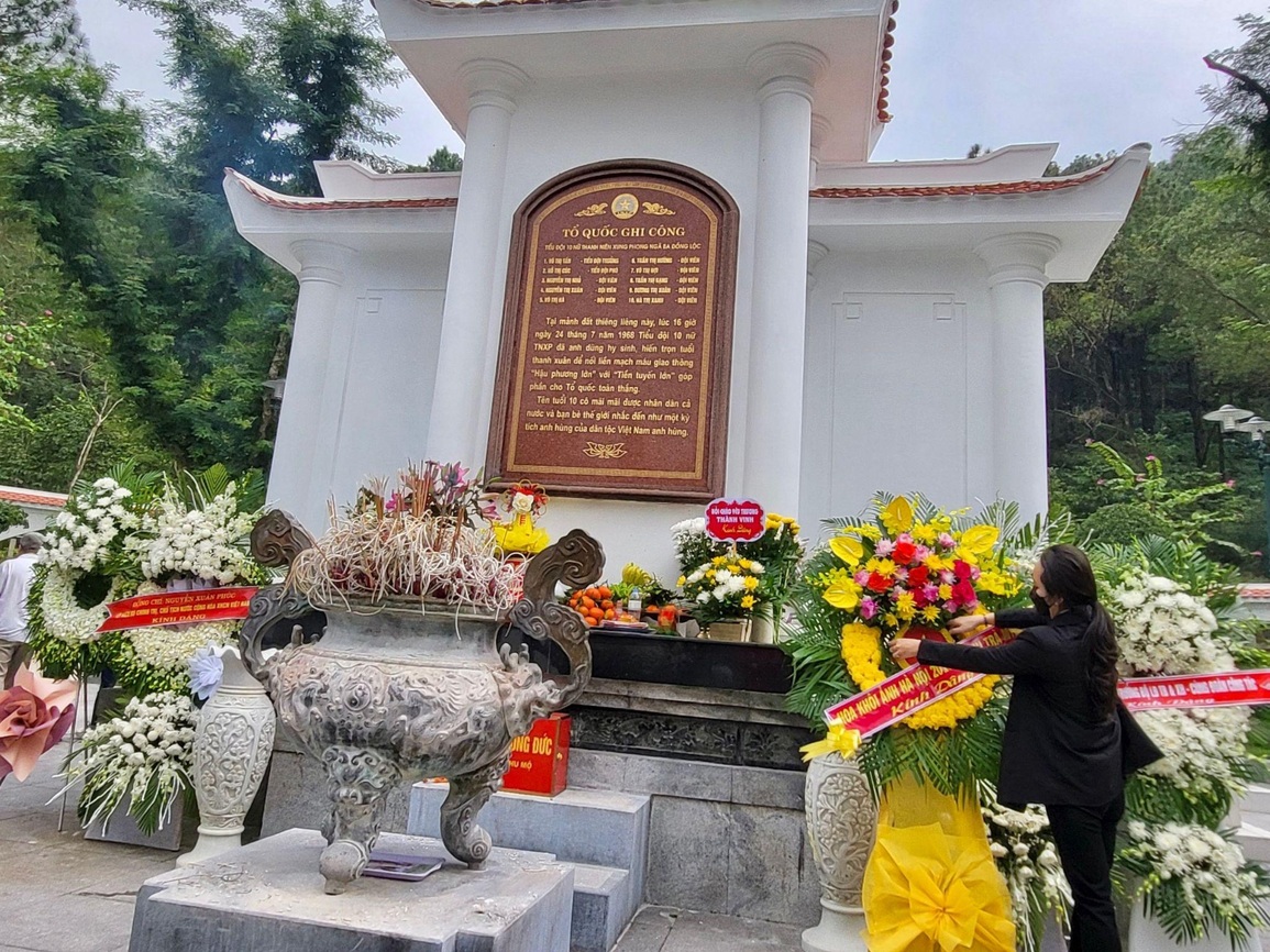 Hoa khôi Trà My tham gia hoạt động kỷ niệm ngày Quân đội Nhân dân Việt Nam - 2 Hoa khôi Trà My tham gia hoạt động kỷ niệm ngày Quân đội Nhân dân Việt Nam - 2