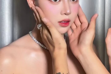 Video hóa thân "búp bê Barbie" của Hoa hậu Thanh Thủy hút 8 triệu lượt xem