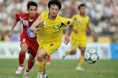 Văn Quyến giành danh hiệu cầu thủ xuất sắc nhất tháng