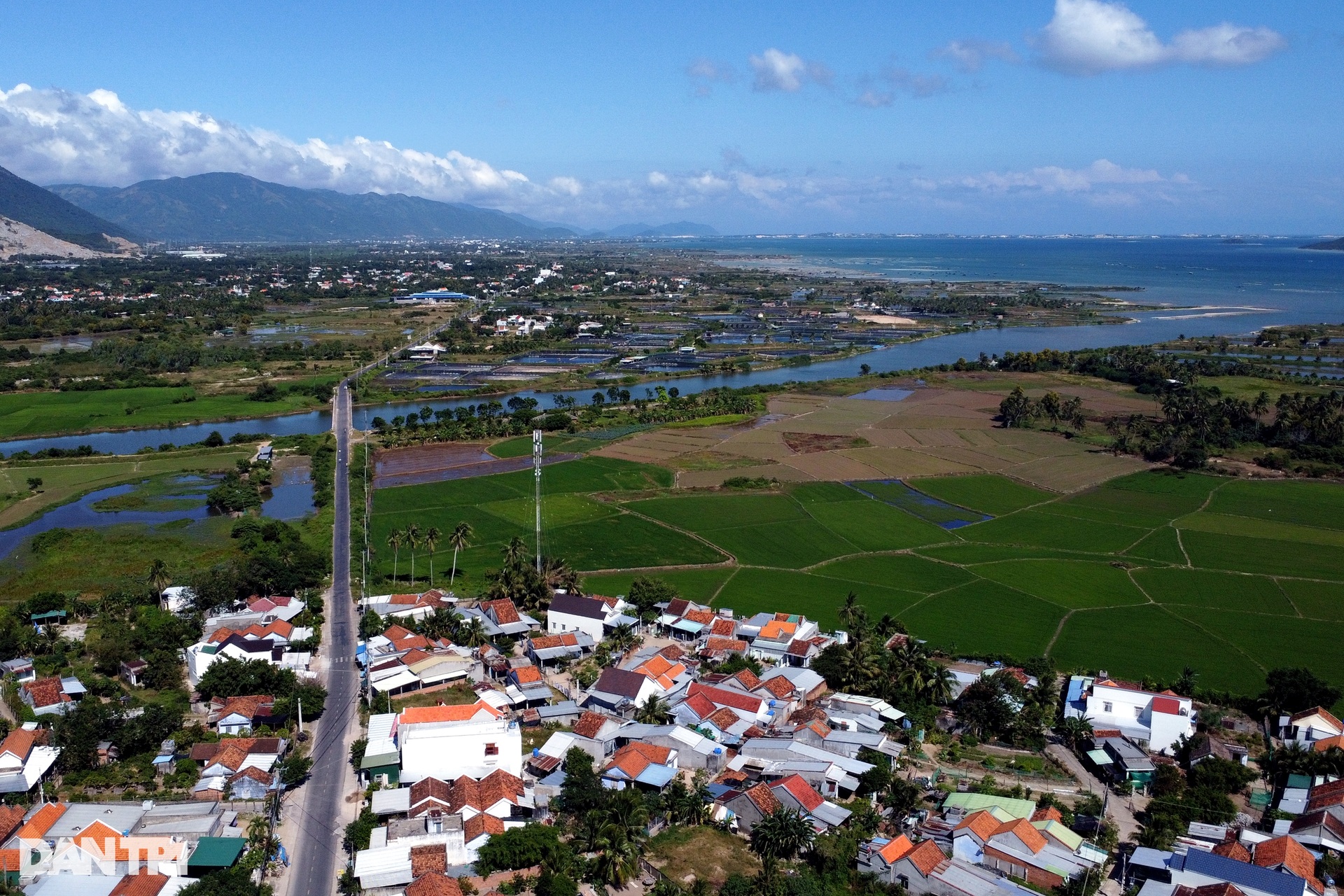 Khu vực đề xuất làm sân bay 7.000 tỷ đồng ở Vân Phong - 2 Khu vực đề xuất làm sân bay 7.000 tỷ đồng ở Vân Phong - 2