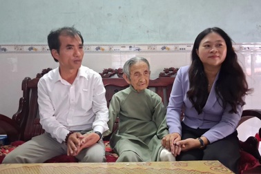 Chồng và con liệt sĩ “trở về” bên Mẹ Việt Nam anh hùng 105 tuổi