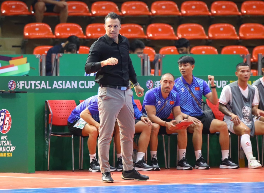 Đội tuyển futsal Việt Nam thua ngược Uzbekistan ở phút cuối cùng - 3 Đội tuyển futsal Việt Nam thua ngược Uzbekistan ở phút cuối cùng - 3