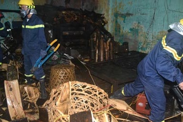 Cháy lò bánh mì, 3 mẹ con suýt chết