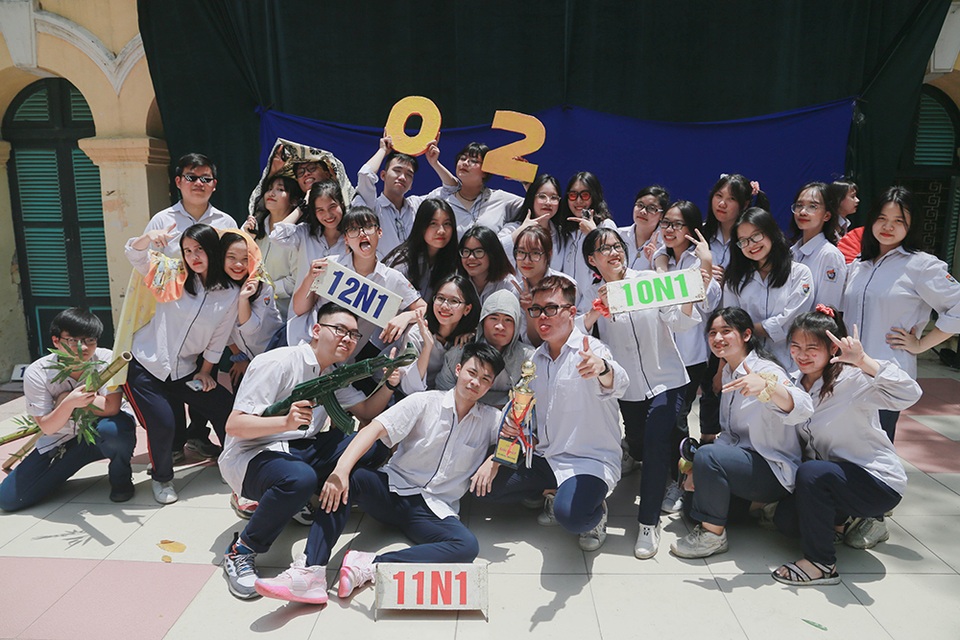 Teen cuối cấp THPT Việt Đức “khoe khéo” thành tích trong ảnh kỷ yếu - 12 Teen cuối cấp THPT Việt Đức “khoe khéo” thành tích trong ảnh kỷ yếu - 12