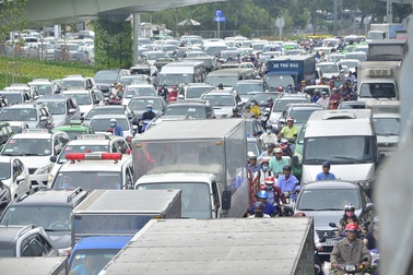 Có cầu vượt 240 tỷ, cửa ngõ Tân Sơn Nhất vẫn kẹt xe trầm trọng