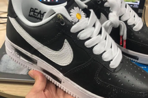 Đôi giày trăm triệu G-Dragon thiết kế bị làm nhái chỉ 2 triệu đồng