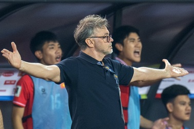 Chuyên gia: "Cảm giác HLV Troussier và cầu thủ không có niềm tin với nhau"