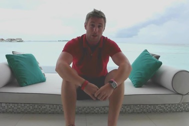 Jonny Ward chia sẻ chuyến đi từ thiên đường Maldives.
