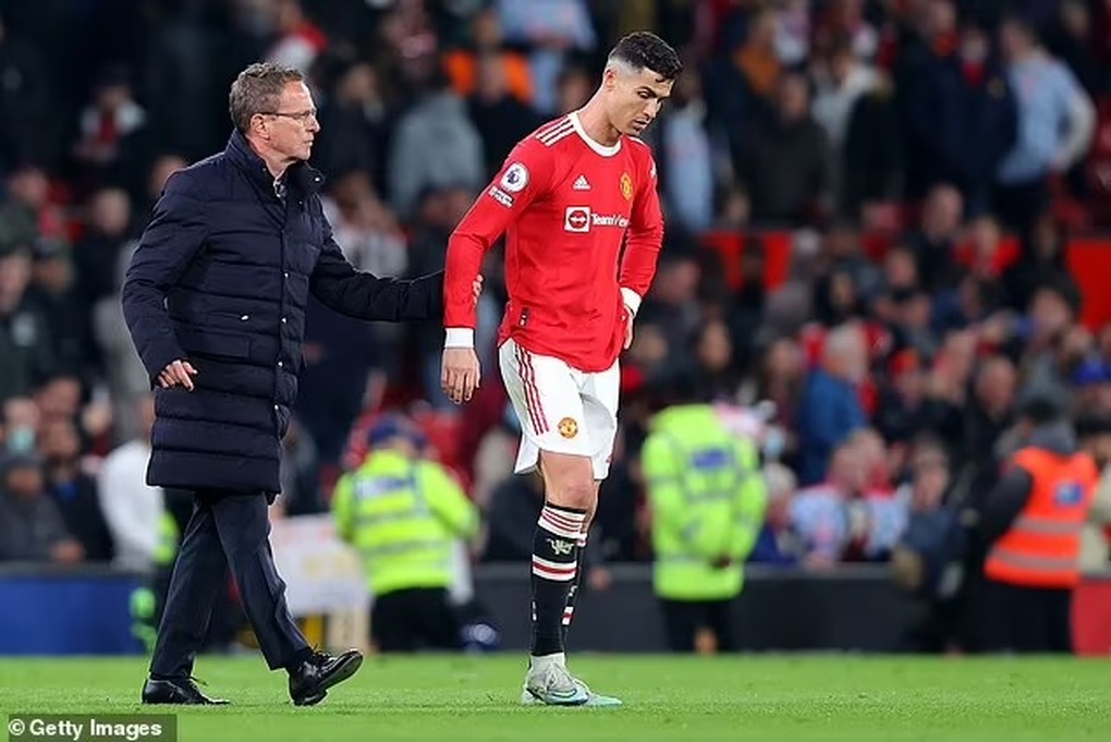 Phản ứng của HLV Ralf Rangnick sau khi bị C.Ronaldo chỉ trích - 1 Phản ứng của HLV Ralf Rangnick sau khi bị C.Ronaldo chỉ trích - 1