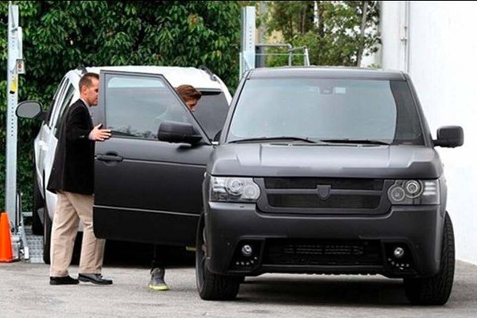 Ca sĩ Justin Bieber ra phố với chiếc Rolls-Royce cực dị - 14 Ca sĩ Justin Bieber ra phố với chiếc Rolls-Royce cực dị - 14