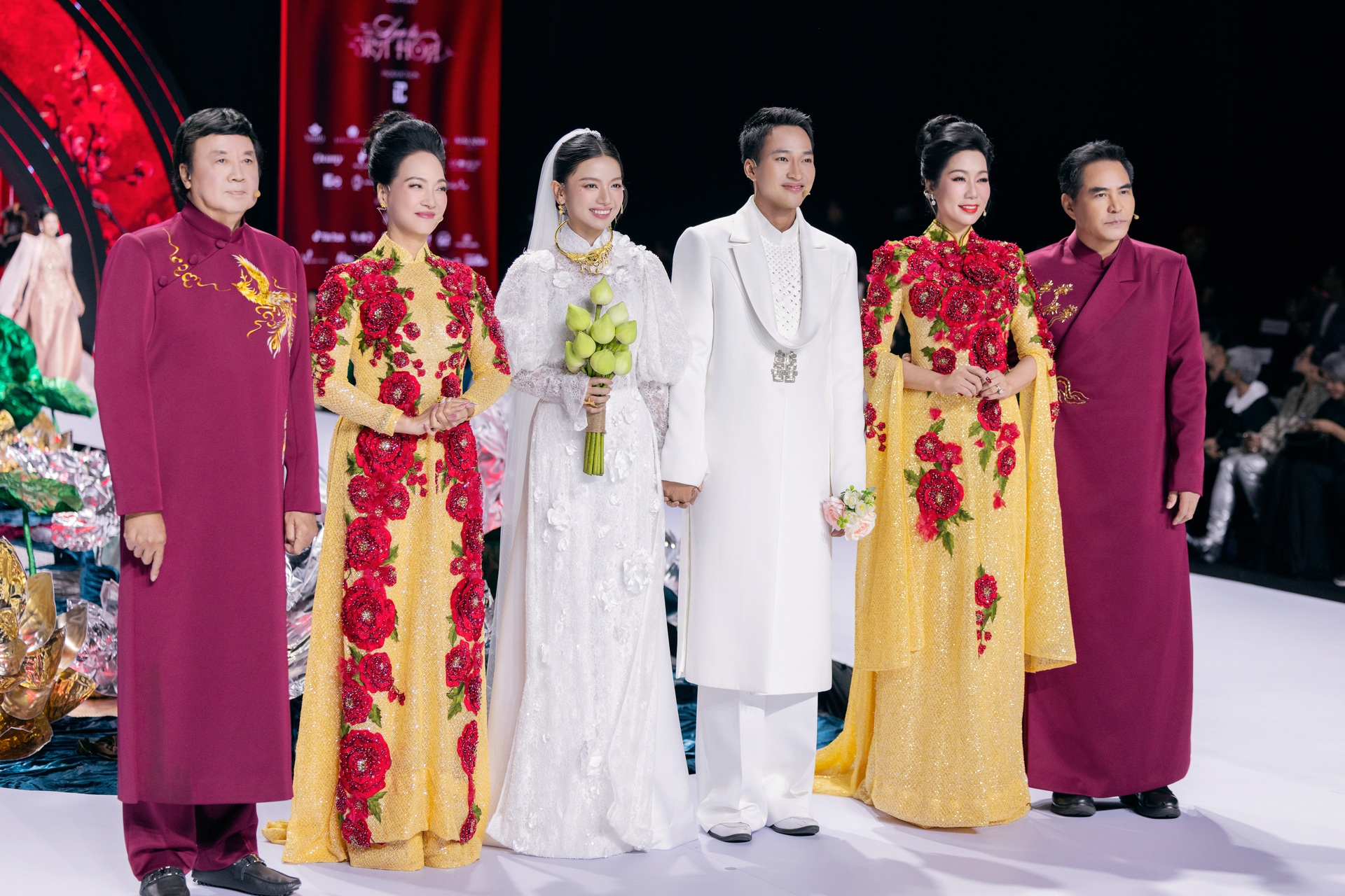 ប៊ិញ និង ហុង ក្នុង ភ្លៀងក្រហម នឹកស្មានមិនដល់ ជួបគ្នាជាថ្មី ក្លាយជាកូនកំលោះក្តៅសាច់ - ៣ Bình và Hồng trong Mưa đỏ bất ngờ tái ngộ, hóa cô dâu - chú rể gây sốt - 3