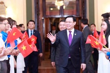 Chủ tịch Quốc hội mong những "con sếu đầu đàn" tại Cuba lan tỏa thành công