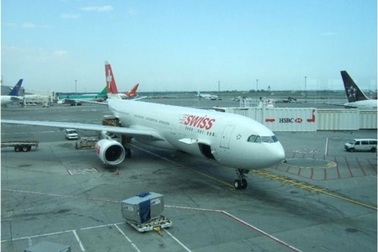 Mỹ: Trộm “khoắng” 1,2 triệu USD trên máy bay