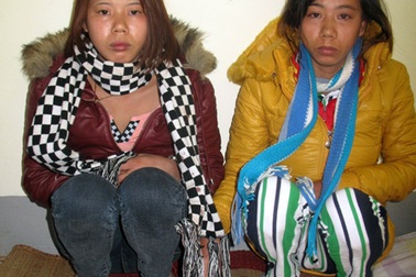 Nhóm móc túi tại Đền Cờn sa lưới