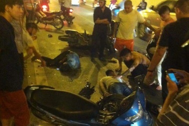 Đi ngược chiều trong hầm Kim Liên, nam thanh niên tông người nguy kịch