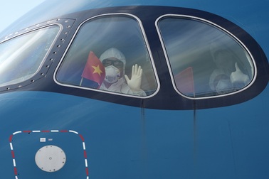 Công bố tình trạng sức khỏe phi hành đoàn chở 140 người Việt nhiễm Covid-19