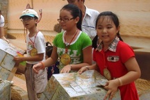 "Giành giật" con vì chuyện học hè 