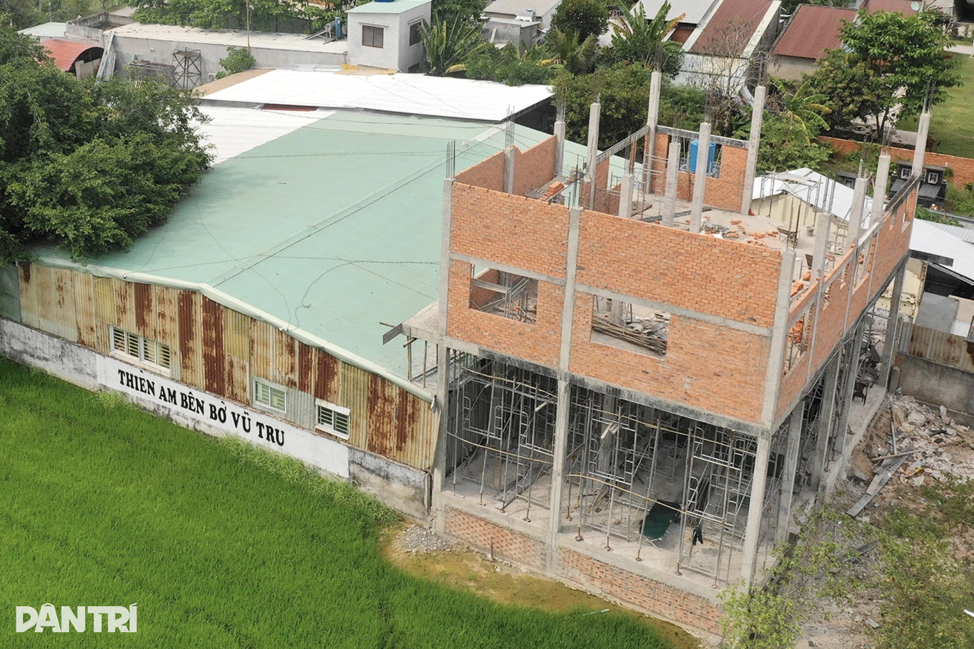 Vết xe đổ của Lê Tùng Vân đến thời điểm bị khởi tố thêm tội Loạn luân - 1 Vết xe đổ của Lê Tùng Vân đến thời điểm bị khởi tố thêm tội Loạn luân - 1