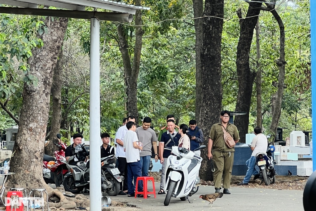 Sát hại bảo vệ nghĩa trang ở Bình Dương rồi kể với vợ vừa chém con cọp - 1 Sát hại bảo vệ nghĩa trang ở Bình Dương rồi kể với vợ vừa chém con cọp - 1