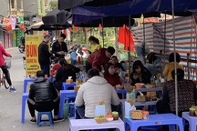 Mở hàng mùng 3 Tết, chủ hàng bún riêu bán 600 bát/ngày