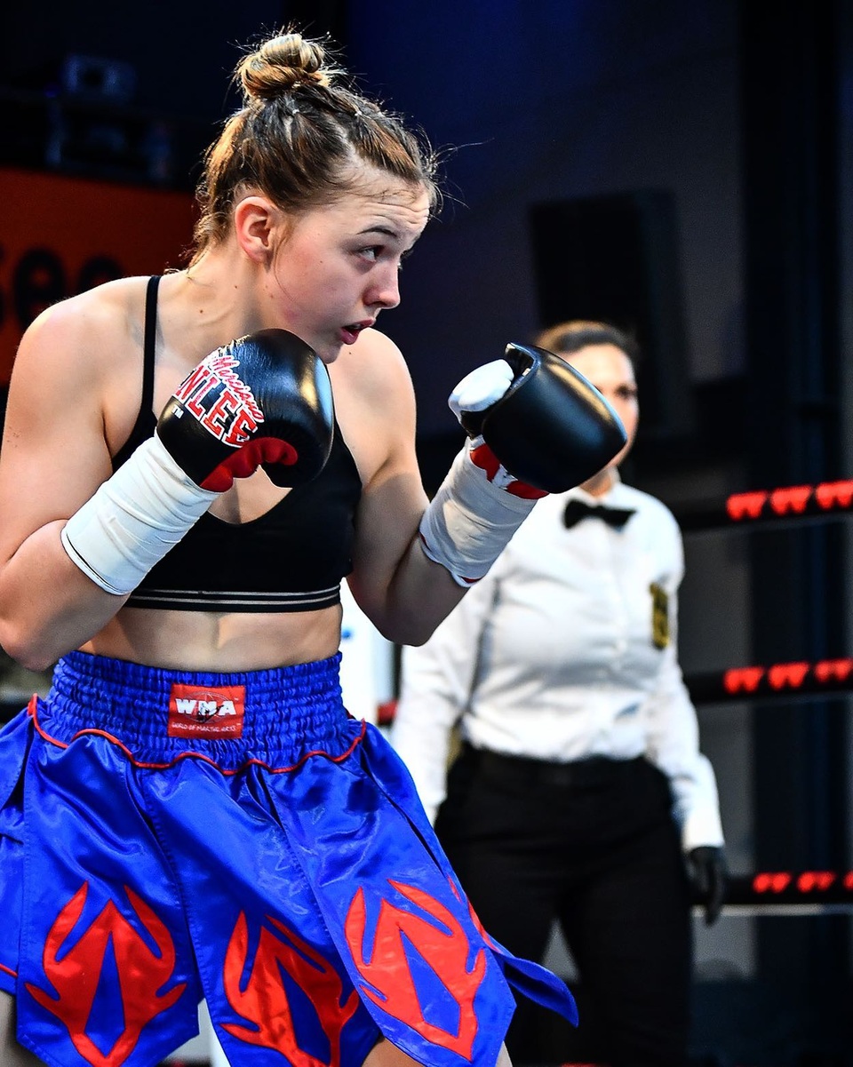 Gương mặt xinh xắn của nữ võ sĩ bị biến dạng xấu thê thảm - 6 Gương mặt xinh xắn của nữ võ sĩ bị biến dạng xấu thê thảm - 6