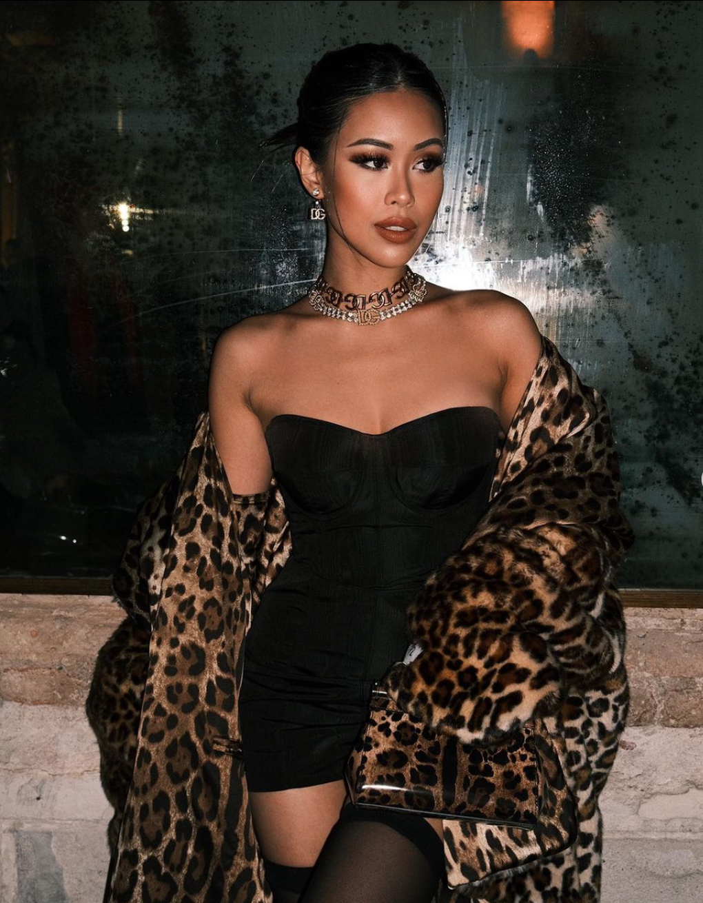 Tiên Nguyễn diện cây đen cá tính, khoe vóc dáng nóng bỏng - 3