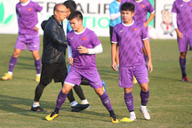 HLV Park Hang Seo làm điều đặc biệt với Quang Hải trước trận gặp Malaysia