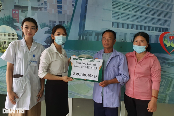 Gần 240 triệu đồng của bạn đọc đến với gia đình bệnh nhân mắc viêm cơ tim