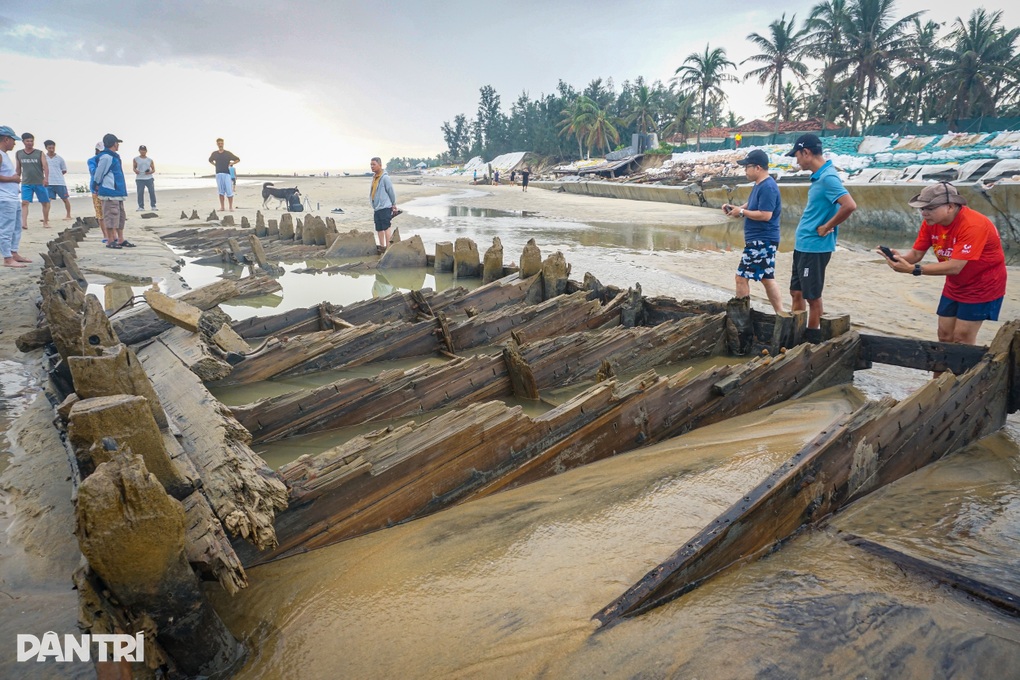 Phó Chủ tịch Đà Nẵng lên tiếng về con tàu cổ bất ngờ phát lộ trở lại - 2 Phó Chủ tịch Đà Nẵng lên tiếng về con tàu cổ bất ngờ phát lộ trở lại - 2