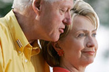 Vợ chồng nhà Clinton “ra điều kiện” với tạp chí GQ?