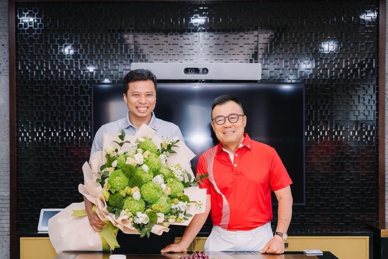 Đề xuất mới từ công ty tỷ phú Vượng; bầu Đức muốn dùng cổ phiếu hoán đổi nợ - 1