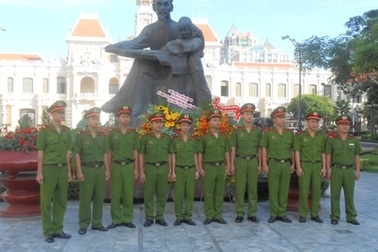 Lấy ý kiến người dân về tượng đài Bác Hồ mới