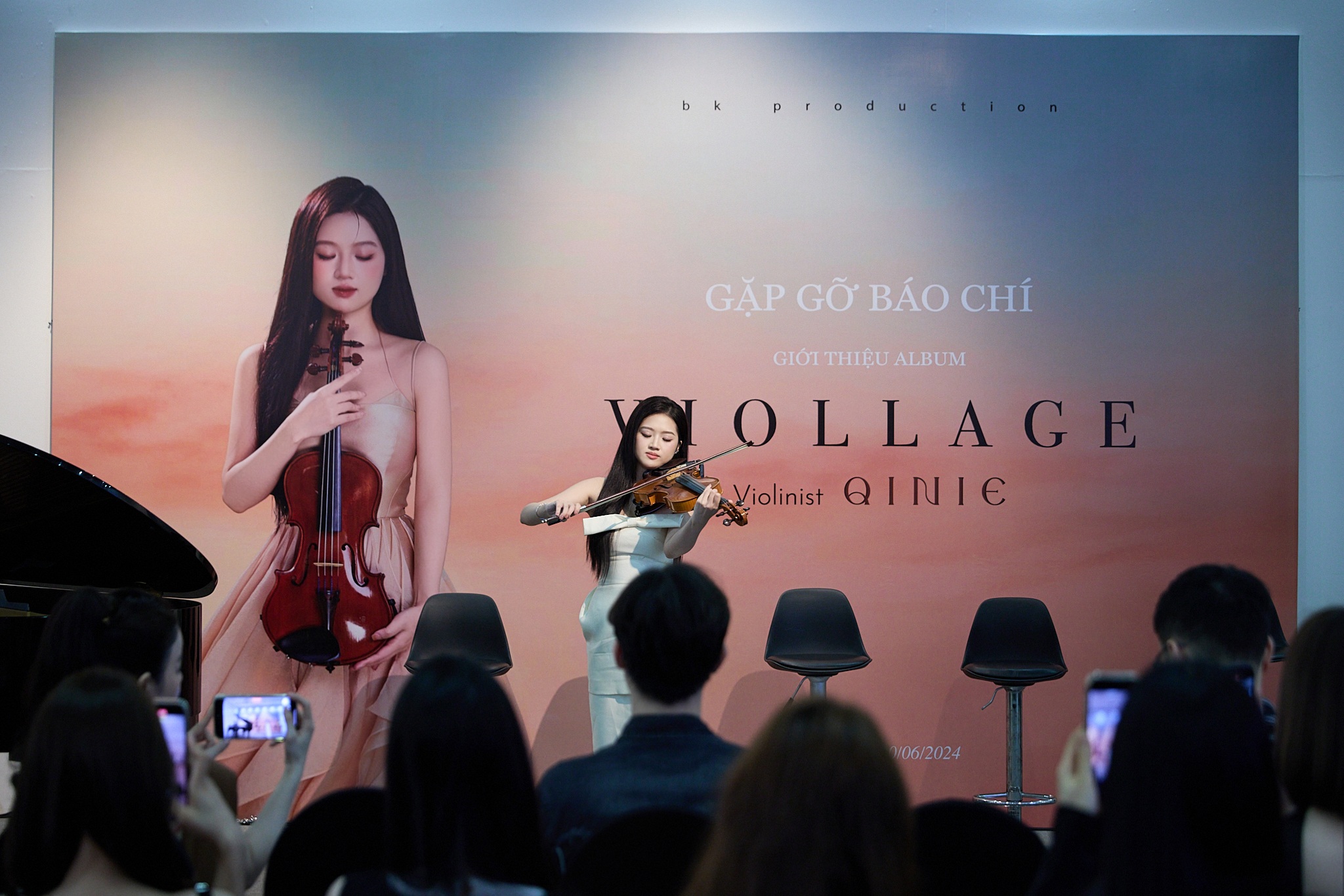 Quynh Nhu erschafft die rustikale Schönheit der Landschaft durch Violine - 1 Quỳnh Như tái hiện vẻ đẹp mộc mạc của những miền quê qua violin - 1